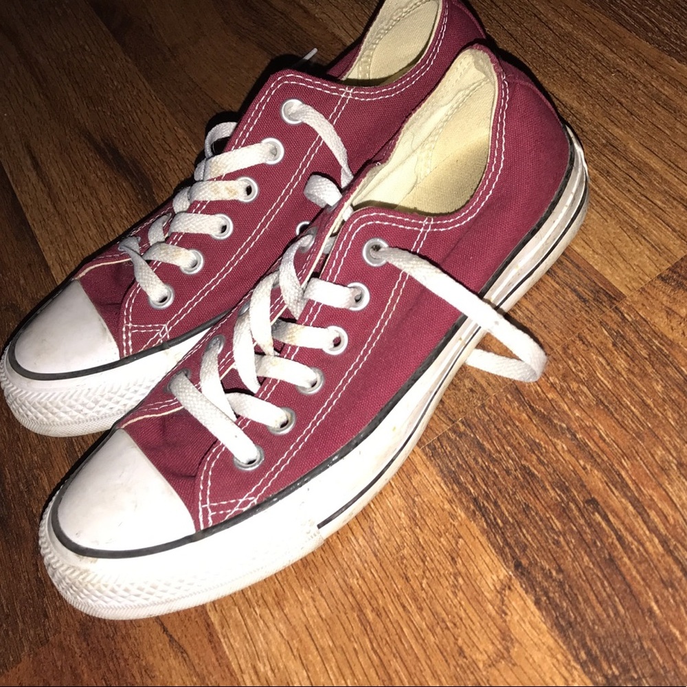Maroon converse - Picture 3 of 6